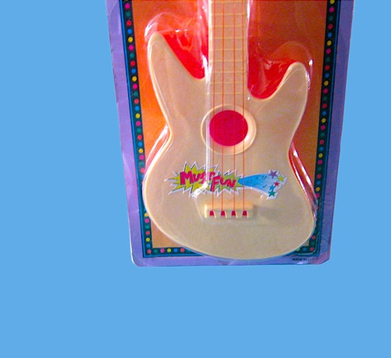Guitarra de tienda de descuento vintage Guitarra de juguete de plastico de 12 para ninos Etsy Espana