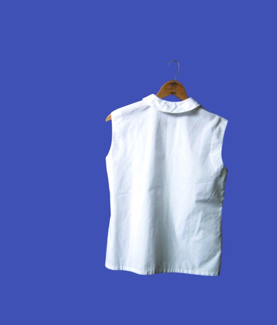 Midcentury Style White Sleeveless Cotton Button-U… - image 4