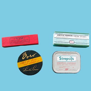 Lot von 4 Vintage Apothekenboxen & Dosen; Schwarzes Lanolin Creme, Grüne Box, Stepcils Graue / Grüne Blechdose