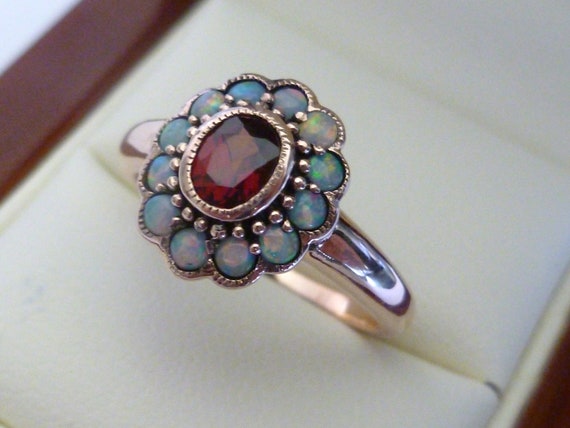 18ct Yellow Gold & Platinum Vintage 0.75ct Garnet and Diamond Cluster Ring