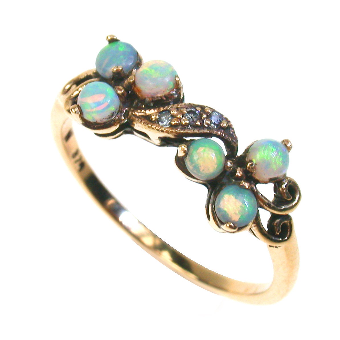 Vintage opal hotsell gold ring
