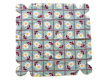 Vintage Small Square Tablecloth W/ Scalloped Corners Gingham And Daisy Pattern Kitschy Kitchen Retro Decor Vintage Kitchen Cottagecore Table