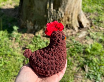 Pollo de peluche amigurumi hecho a mano a crochet – Decoración de granja