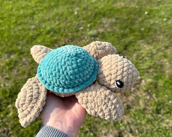 Peluche de tortuga marina de ganchillo hecho a mano con hilo de chenilla – Juguete de peluche amigurumi