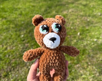 Oso de peluche de ganchillo hecho a mano, juguete de peluche de chenilla con ojos de ganchillo.