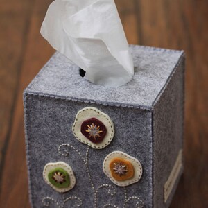 Nikkie's Felt Poppy Tissue Box Cover-Light Gray image 4