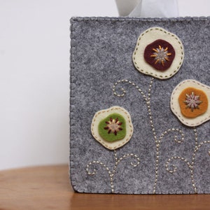 Nikkie's Felt Poppy Tissue Box Cover-Light Gray image 2