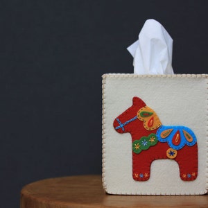 NIkkie&#39;s Felt Dala Horse Tissue Box Cover- A Red Horse on a Ivory Background