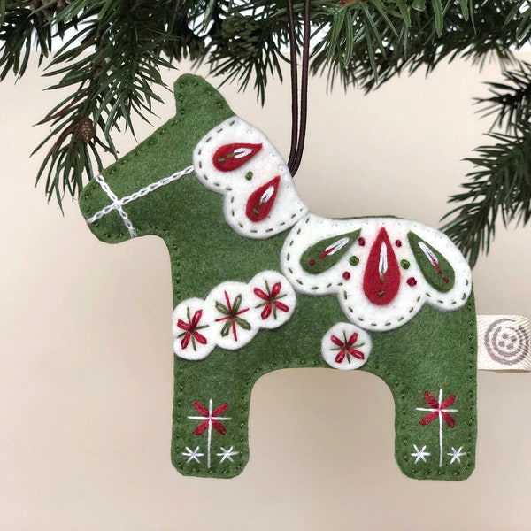 Nikkie’s Felt Dala Horse Christmas Ornament - Vert