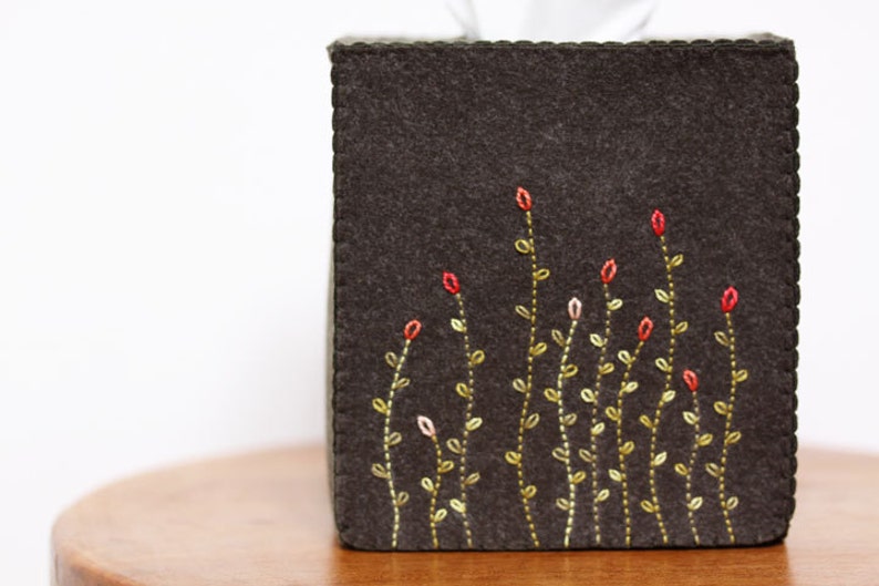 Nikkie's Felt Swaying Flower Tissue Box Cover-Dark Khaki image 2