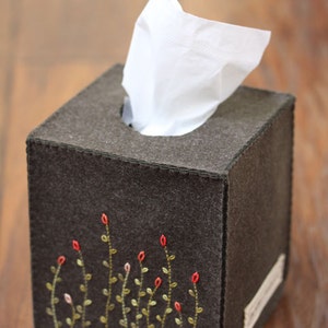 Nikkie's Felt Swaying Flower Tissue Box Cover-Dark Khaki image 4