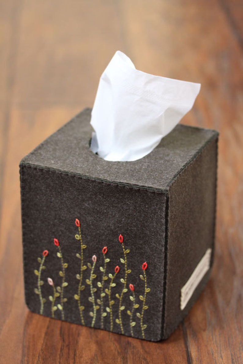 Nikkie's Felt Swaying Flower Tissue Box Cover-Dark Khaki image 4