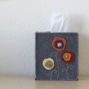 Nikkie&#39;s Felt Poppy Tissue Box Cover-Dark Gray
