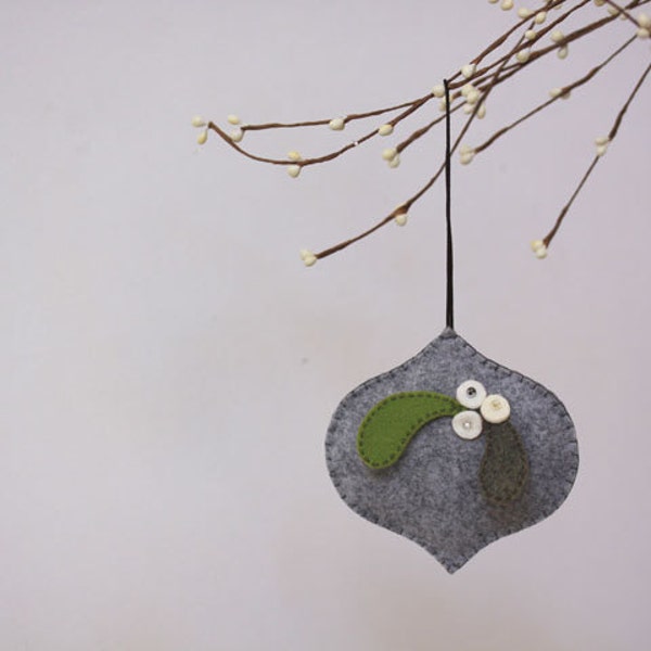 NIkkie's Felt Mistletoe Christmas Ornament