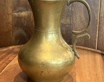 Vintage Brass Ewer – Ornate Scrolled Handle, Mid-Century Bud Vase