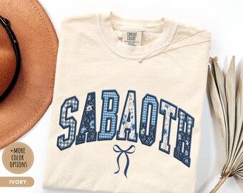 Chemise chrétienne imitation patchwork Comfort Colors® Sabaoth T-shirt universitaire en toile à fleurs floral Seigneur des hôtes Chemise graphique foi Nom de la Bible Cadeau religieux