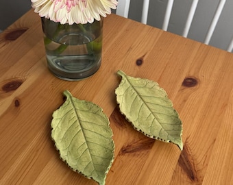 Vintage Leaf Shaped Spoon Rest, Green Ceramic Spoon Holder, Botanical Kitchen Decor, Set of 2 or Single