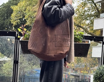 Bolsa Hobo em Camurça Matelassada Marrom Escuro, Bolsa de Ombro Feita à Mão, Bolsa Tote Elegante para Uso Diário em Couro Macio