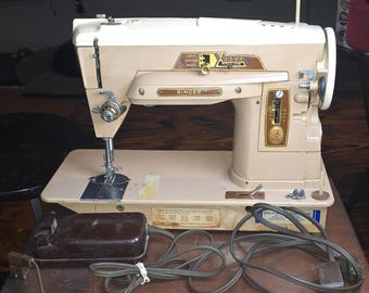 Vintage 1958 Singer Sewing Machine 403A Slant-O-Matic works tested.