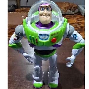 Disney Pixar Buzz Lightyear Action Figure Mattel 2021 Space Ranger Toy HFY34 Bild 2