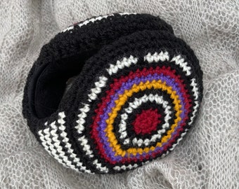 Cache-oreilles colorés. Cache-oreilles en laine au crochet fait main. Cache-oreilles de couleur laine unique derrière la tête