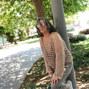 Blouse crochet lace natural color. Handmade woman&#39;s gift, delightful top crochet made in Spain