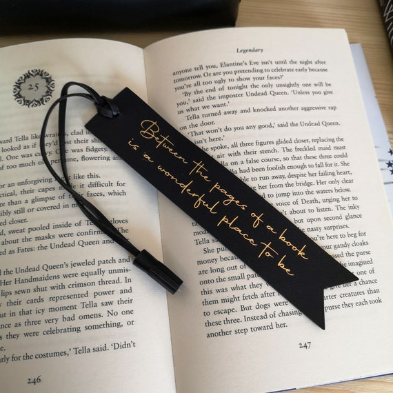 The Classic leather bookmark with Tassel