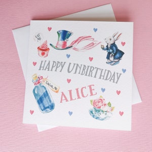 Personalisierte Geburtstagskarte - Alice im Wunderland Geburtstagskarte - Wir sind alle verrückt hier literarisches Zitat - Geschenke für Leseratten - verrückter Hutmacher