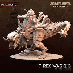 Könnte beinhalten: Detailliertes Modell eines T-Rex-Kriegsgeräts, eines Dinosauriers mit einer Panzer-ähnlichen Struktur auf dem Rücken. Das Modell ist beige und trägt den Text "T-REX WAR RIG" und "IT'S GOOD TO BE KING". Das Modell ist vorgestützt.