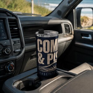 Vaso compacto de 20 oz con diseño de tormenta de Jersey y oleaje, ideal como regalo para surfistas de la costa este. imagen 5