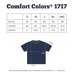 Puede incluir: Tabla de tallas de camiseta azul marino con medidas en pulgadas. La tabla incluye medidas de ancho, largo y manga para las tallas S, M, L, XL y 2XL. El logotipo de Comfort Colors 1717 est&aacute; en la parte superior.
