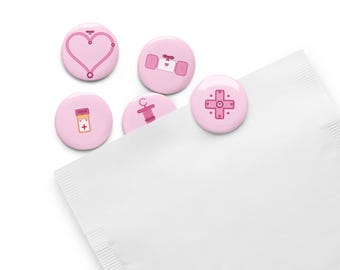 Infirmière épingles | Stéthoscope cardiaque, seringue, pilulier, croix médicale, dessins de pansement