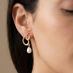 Arabic Initial Earrings with Dangle Pearl, Personalized Gold Initial Earrings, Gift For Her, Eid Gift, Arabic Name Jewelry