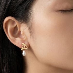 Arabic Initial Earrings with Dangle Pearl, Personalized Gold Initial Earrings, Gift For Her, Eid Gift, Arabic Name Jewelry