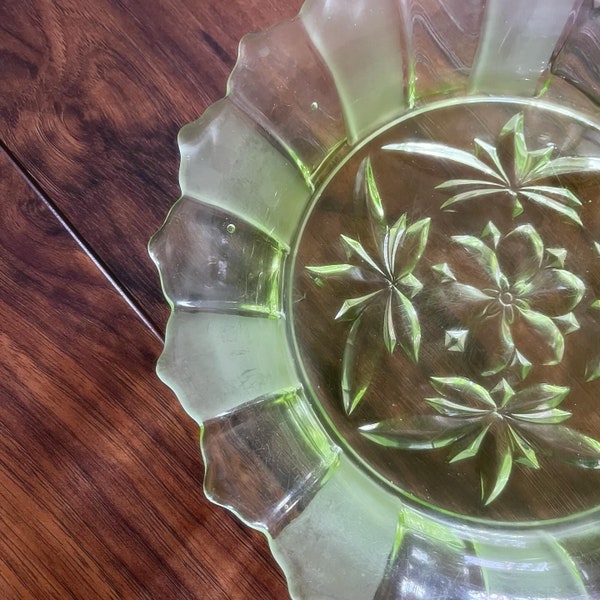 Vintage uranium glass bowl / fruit bowl