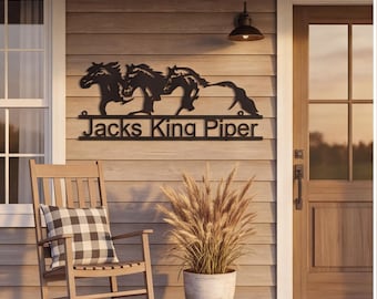 Aangepast metalen bord paard, gepersonaliseerd boerderijdecor met naam, drie rennende paarden muurkunst, bord boerderij buiten housewarmingcadeau
