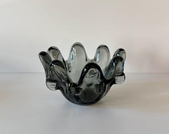 Vintage MCM Art Glass Gray 8 Finger Pinched Ash Tray or Trinket Dish