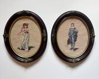 Conjunto de 2 retratos vintage enmarcados bordados a punto de aguja: hombre y mujer de estilo victoriano.