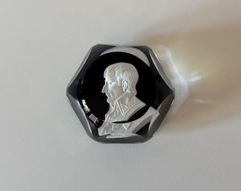 Pisapapeles de cristal facetado con camafeo de Napoleón Bonaparte y sulfuro de Baccarat