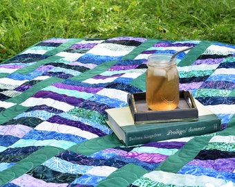 Jelly Waves Quilt Pattern, easy quilt pattern for beginners, jelly roll quilt pattern PDF, throw quilt pattern, modern quilt pattern