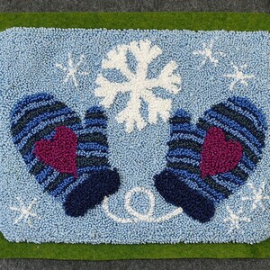 Kalla händer, varmt hjärta stansnålsmönster utskrivbart, vinterstansnålsmönster, julbroderidesign, stansnål PDF