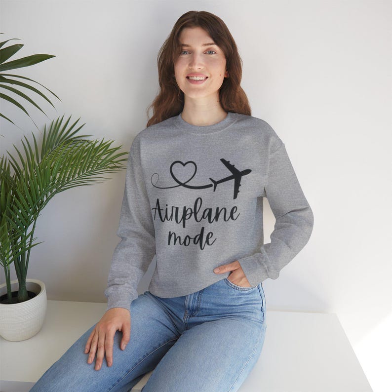 Sudadera Airplane Mode / Gráfico de avión con corazón de viaje imagen 3