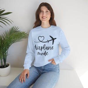 Sudadera Airplane Mode / Gráfico de avión con corazón de viaje imagen 5