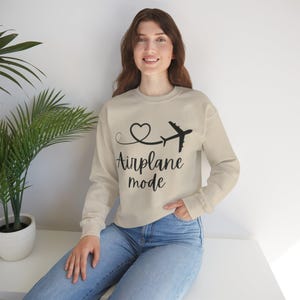 Sudadera Airplane Mode / Gráfico de avión con corazón de viaje imagen 2