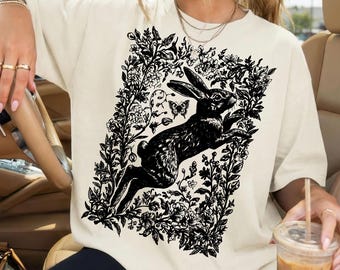 PNG de conejo vintage, arte de conejo cottagecore, diseño floral del bosque, gráfico de animal del bosque gótico, ilustración de naturaleza retro