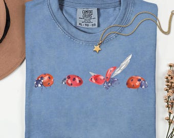 Mariquita vintage PNG, diseño de insectos estilo cottagecore, arte retro de insectos de jardín, gráfico botánico de la naturaleza, ilustración de escarabajo adorable, amante de la entomología