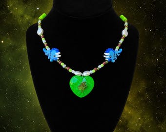 Collar con dije de corazón hecho a mano / Joyería de cuentas estilo Fairycore Y2K (ajustable de 22 a 24 pulgadas) INSPIRADO EN TIERRAS PERDIDAS