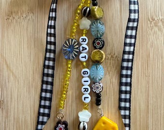 Colgante para bolso hecho a mano con cuentas / Ratas, Chica rata / festival / llaveros / Accesorios para bolsos / flowstar / Joyería / Regalos / rave / Alien