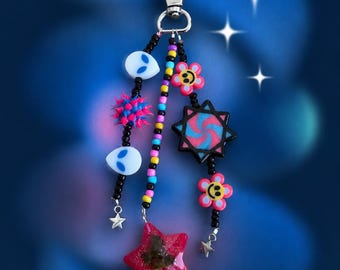 Colgante para bolso con cuentas hecho a mano / Flor sonriente, recuerdo de fiesta / 420 / llaveros / Accesorios para bolsos / flowstar / Joyería / Regalos / rave /