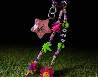 Colgante para bolso estilo Y2K hecho a mano con cuentas / Flor sonriente, estrella, accesorios para festivales de extraterrestres